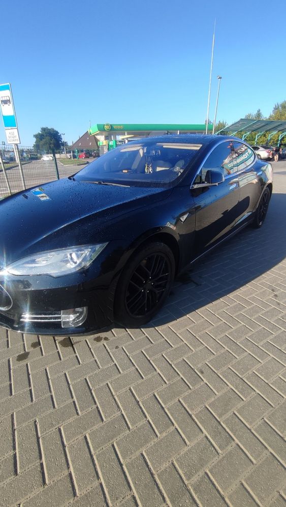 Tesla model S P85D 2014