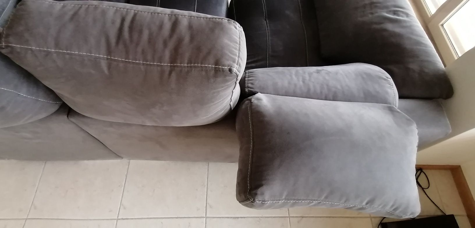 Sofá três lugares com chaise lounge