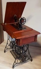 Antyczna maszyna do szycia SINGER Sprawna  , piękna i tania 1908 rok