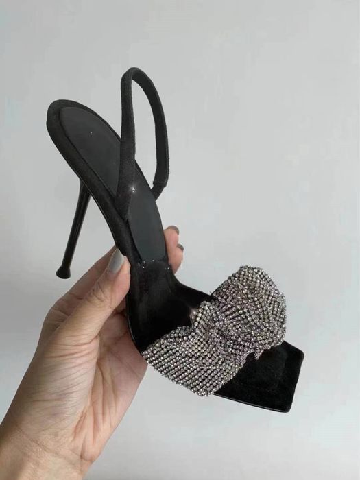 Красиві жіночі босоніжки