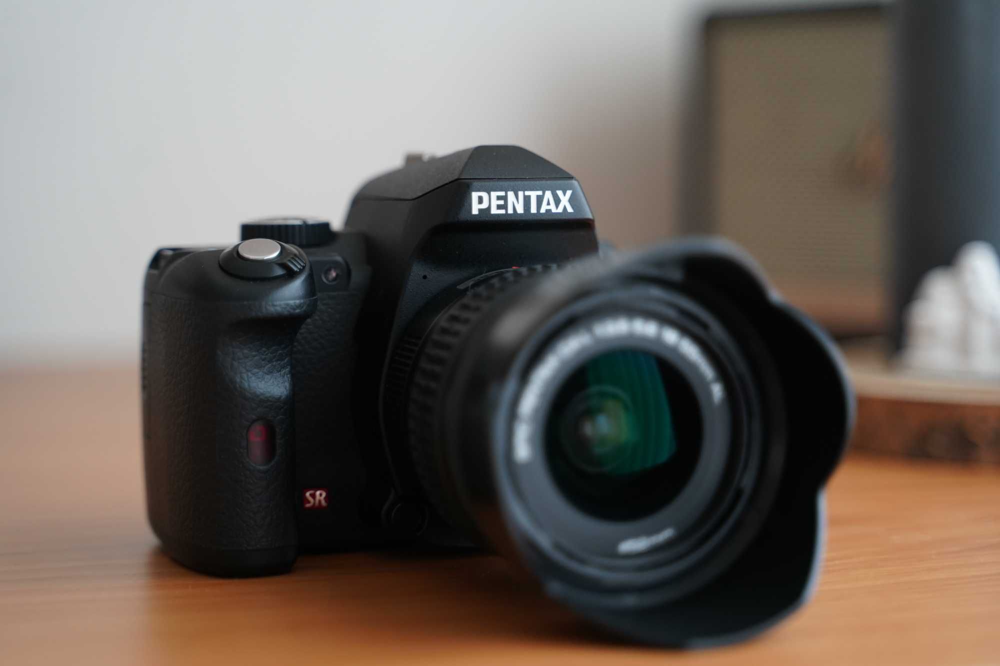 Pentax K-R + Lente 18-55 F3.5-5.6 - Excelente Estado