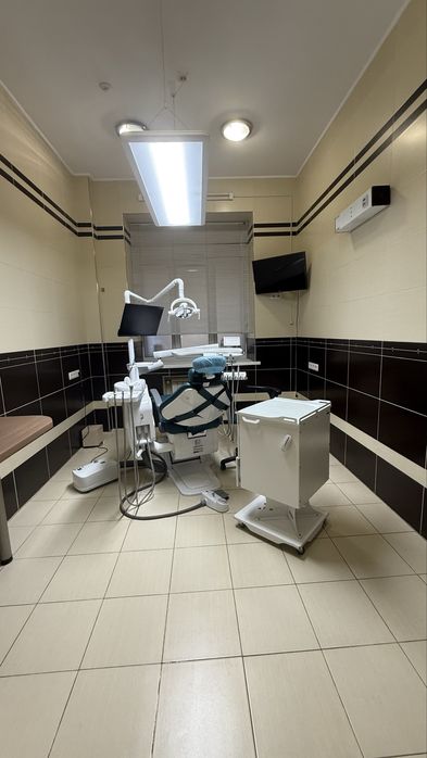 Здається стоматологічний кабінет . Харків. Центр міста