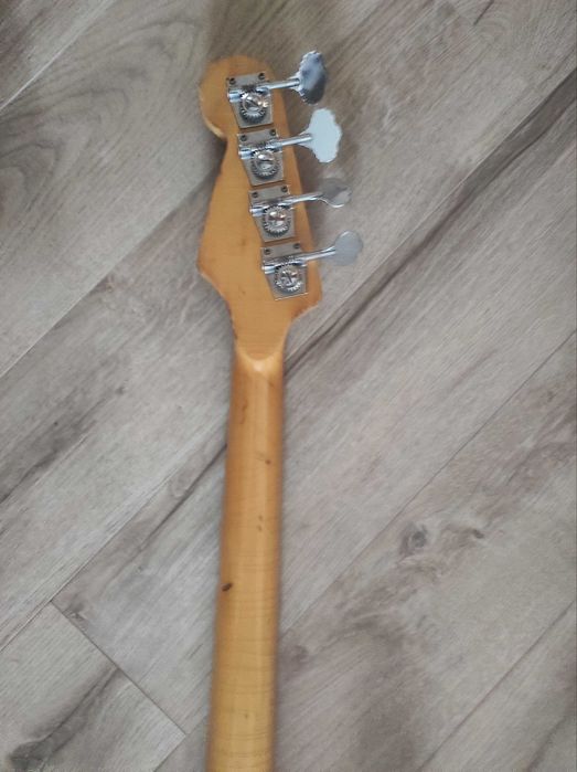 Бас-гітара в стилі Fender Precision Bass