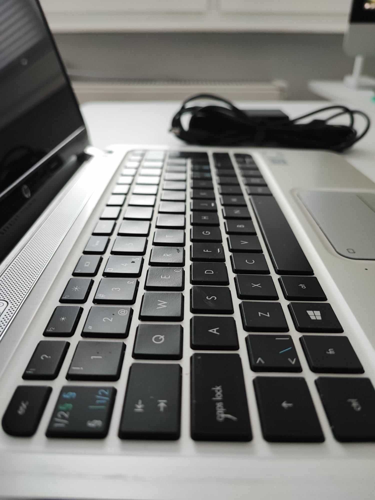 Laptop Spectre XT Pro 13-b000