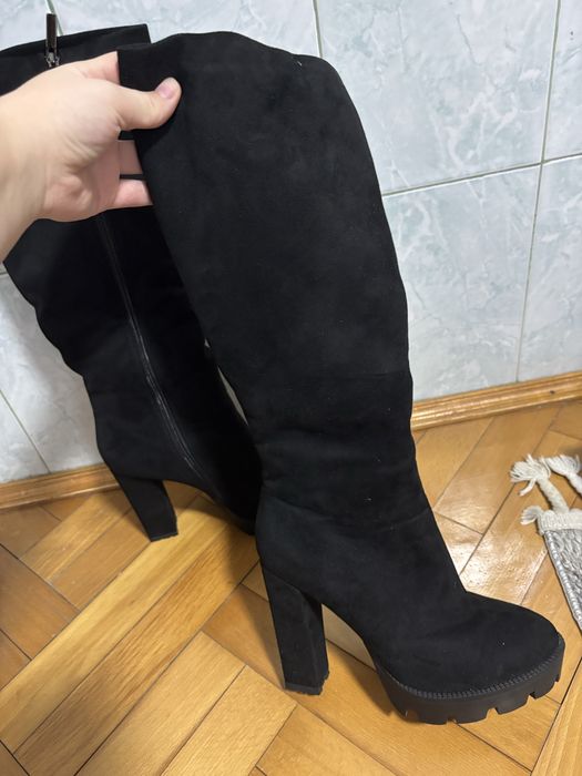 Чобітки на каблуку з замші в ідеальному стані