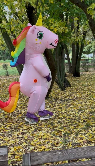 Оренда костюму Єдиноріг надувний на свято новий рік