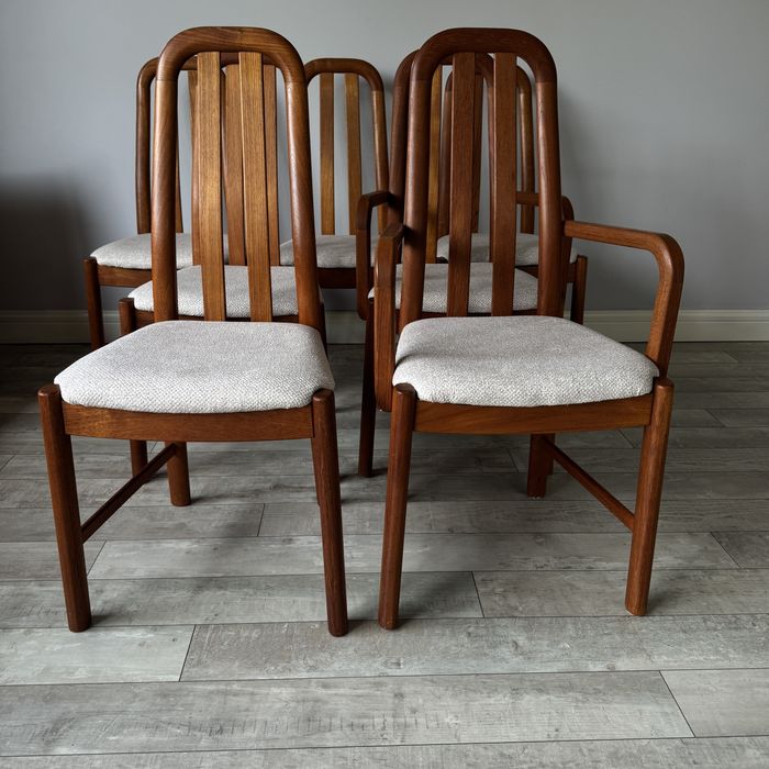 Zestaw duńskich krzeseł z lat 60./70. – teak