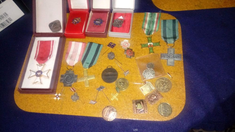 Medale, ordery, przypinki, historia.