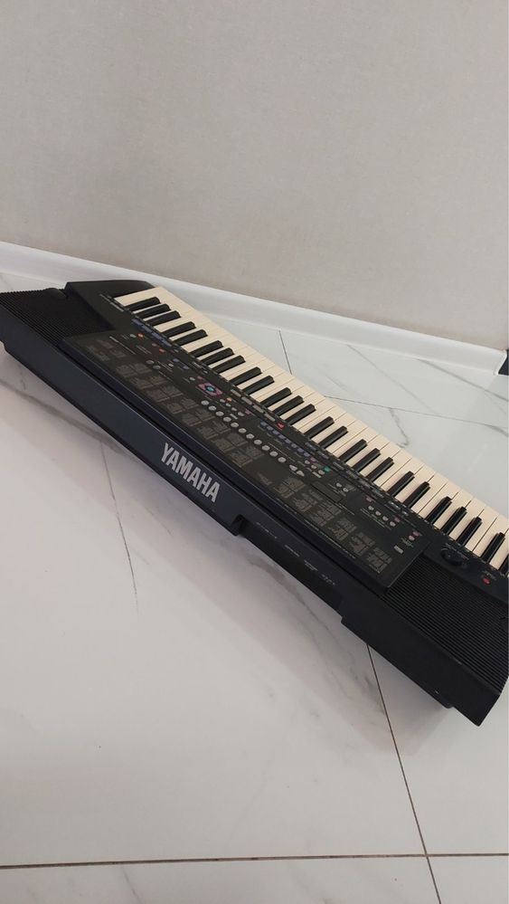 Синтезатор Yamaha PSR-410  з Німеччини