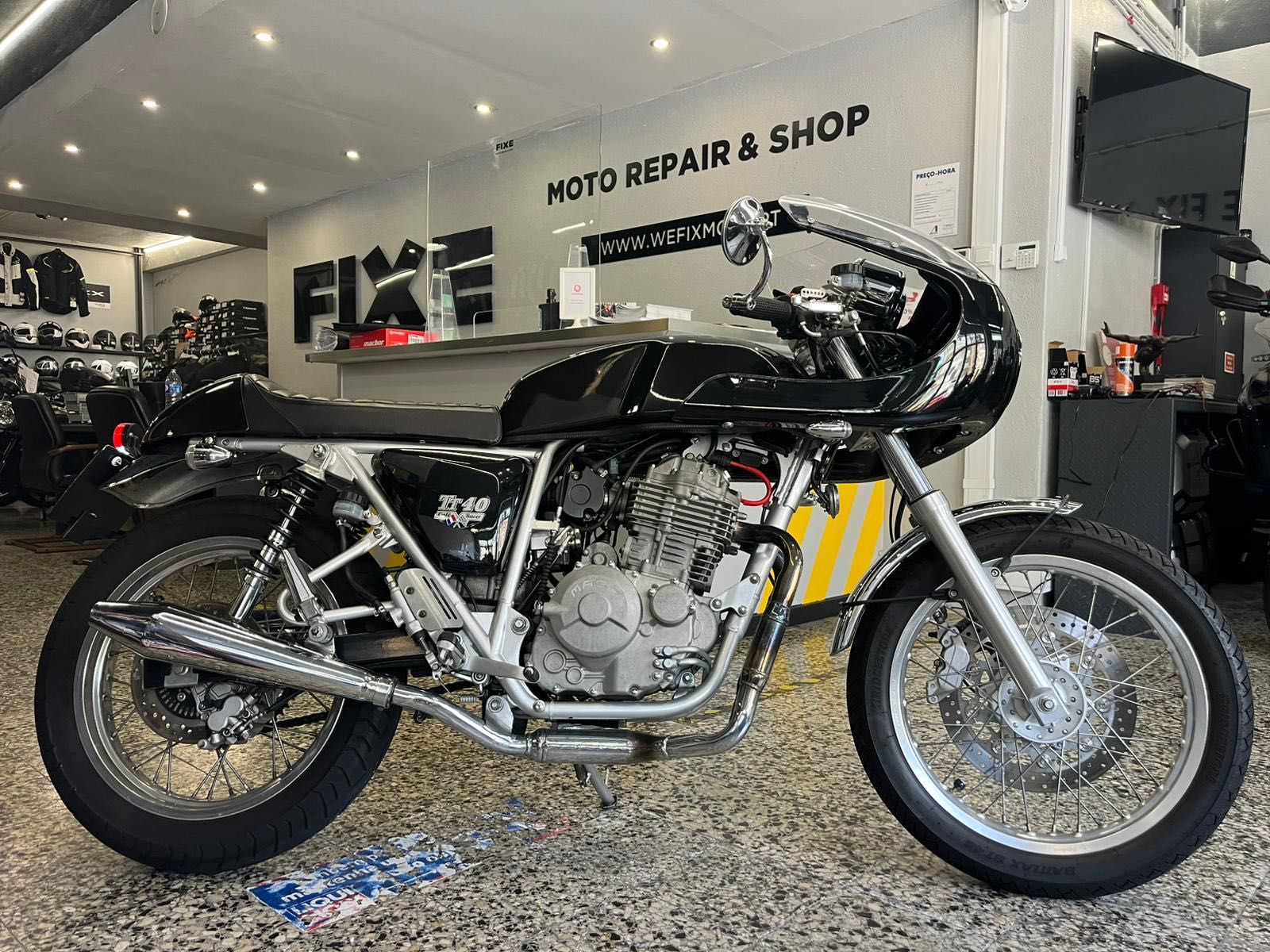 Mash TT 40 (XY 400A) Nacked 400 cc Café Racer de rara Beleza Carta A2
