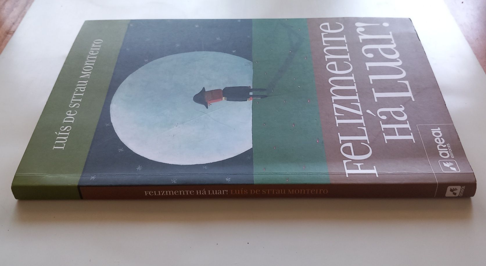 Livro Felizmente Há Luar! 5€