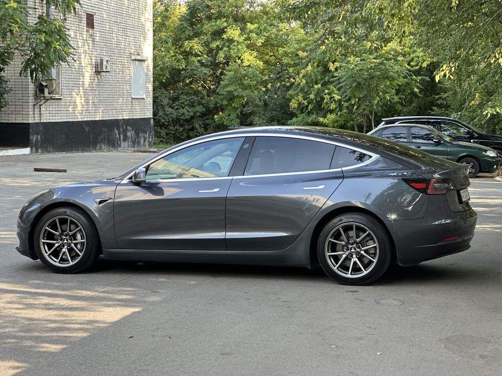 Tesla Model 3 RWD Mid Range 12.2018