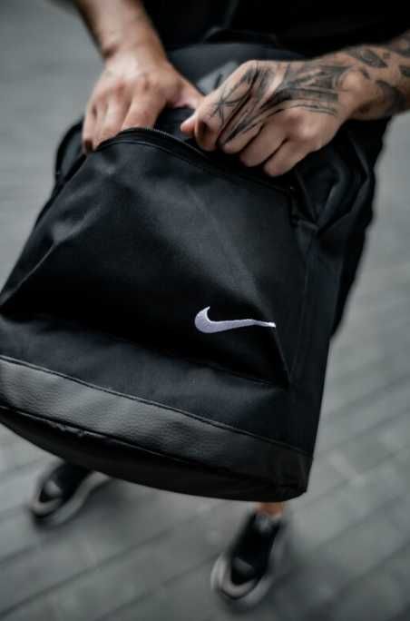 Черный рюкзак с вышитым логотипом Nike (Найк) -Стильный, вместительный