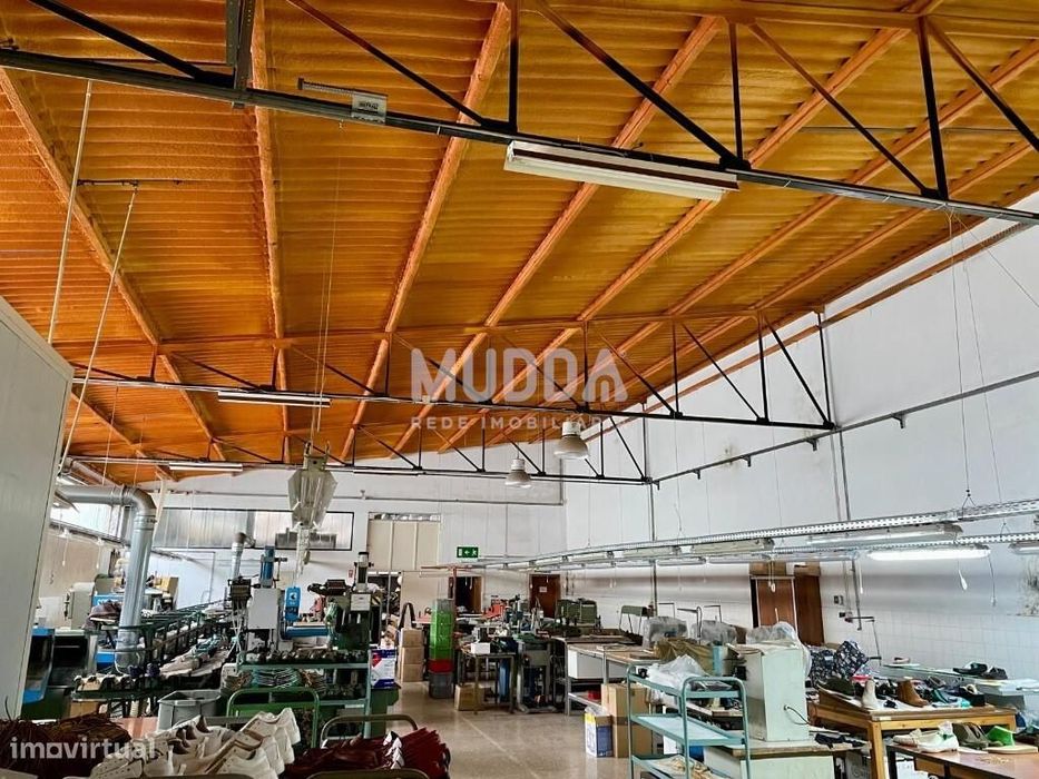 Excelente armazém industrial para venda