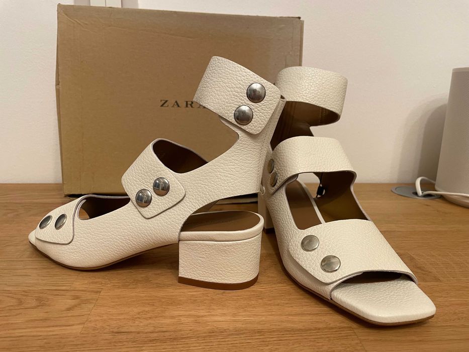 Sandálias Zara em Pele Texturada