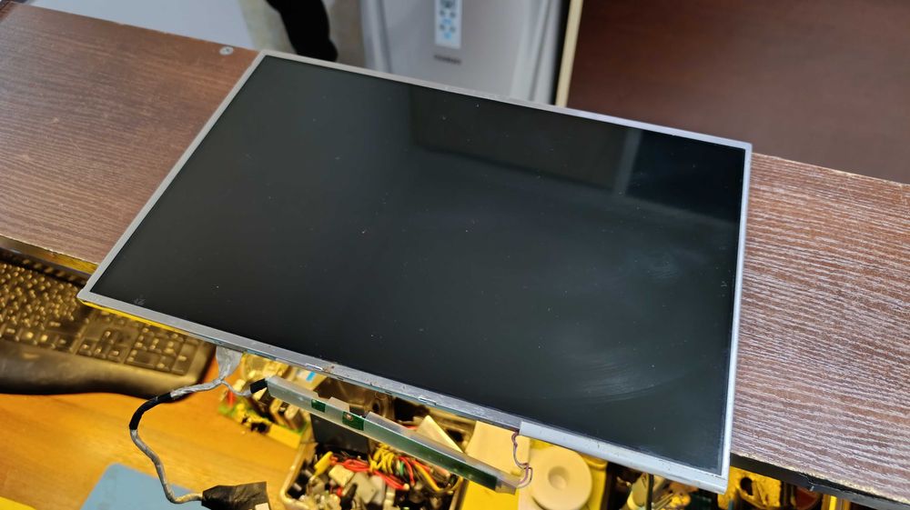 Матриця  з інвертором B154EW08