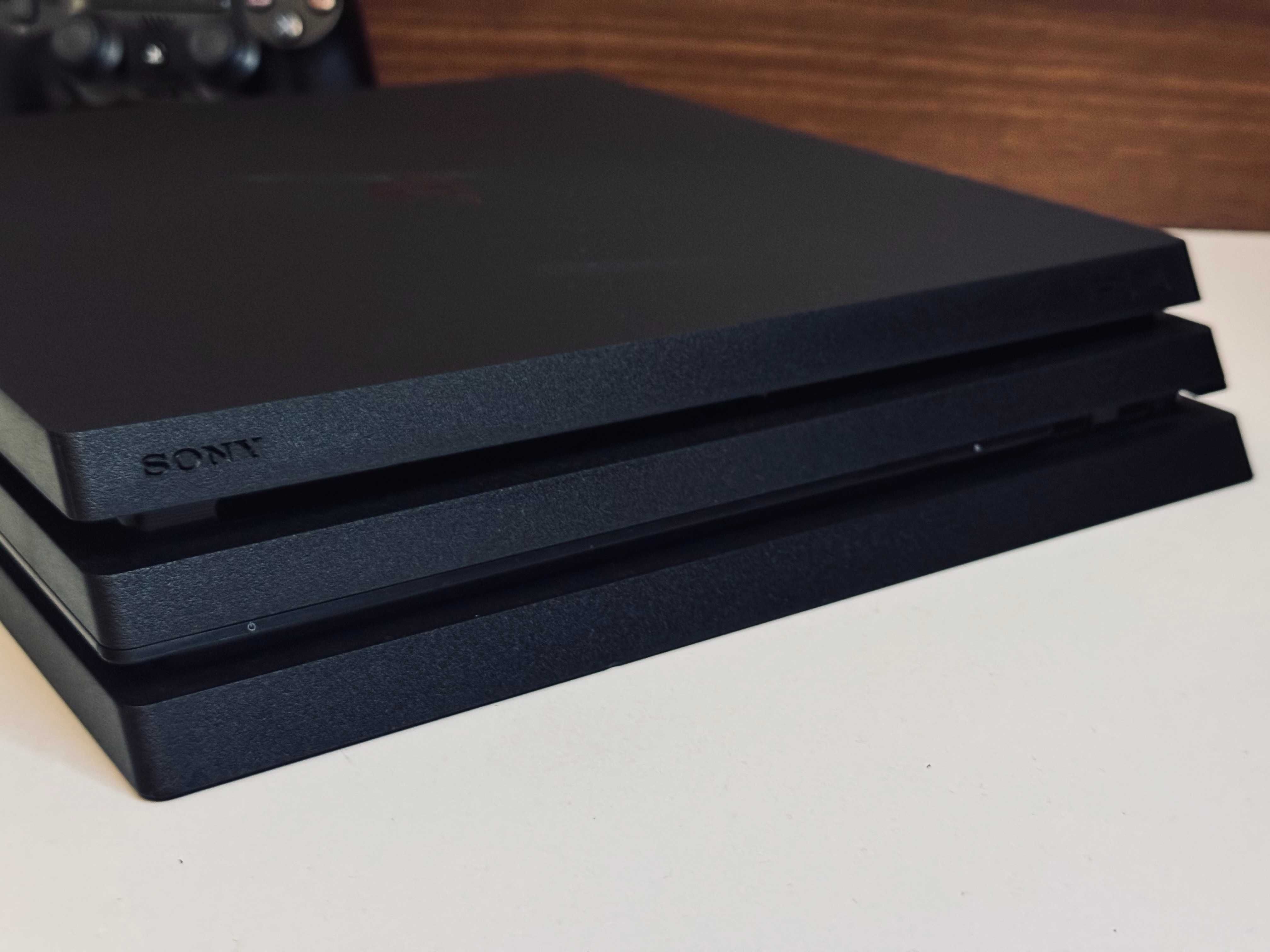 Konsola PlayStation 4 Pro PS4 Pro 1TB CUH-7216B z Padem