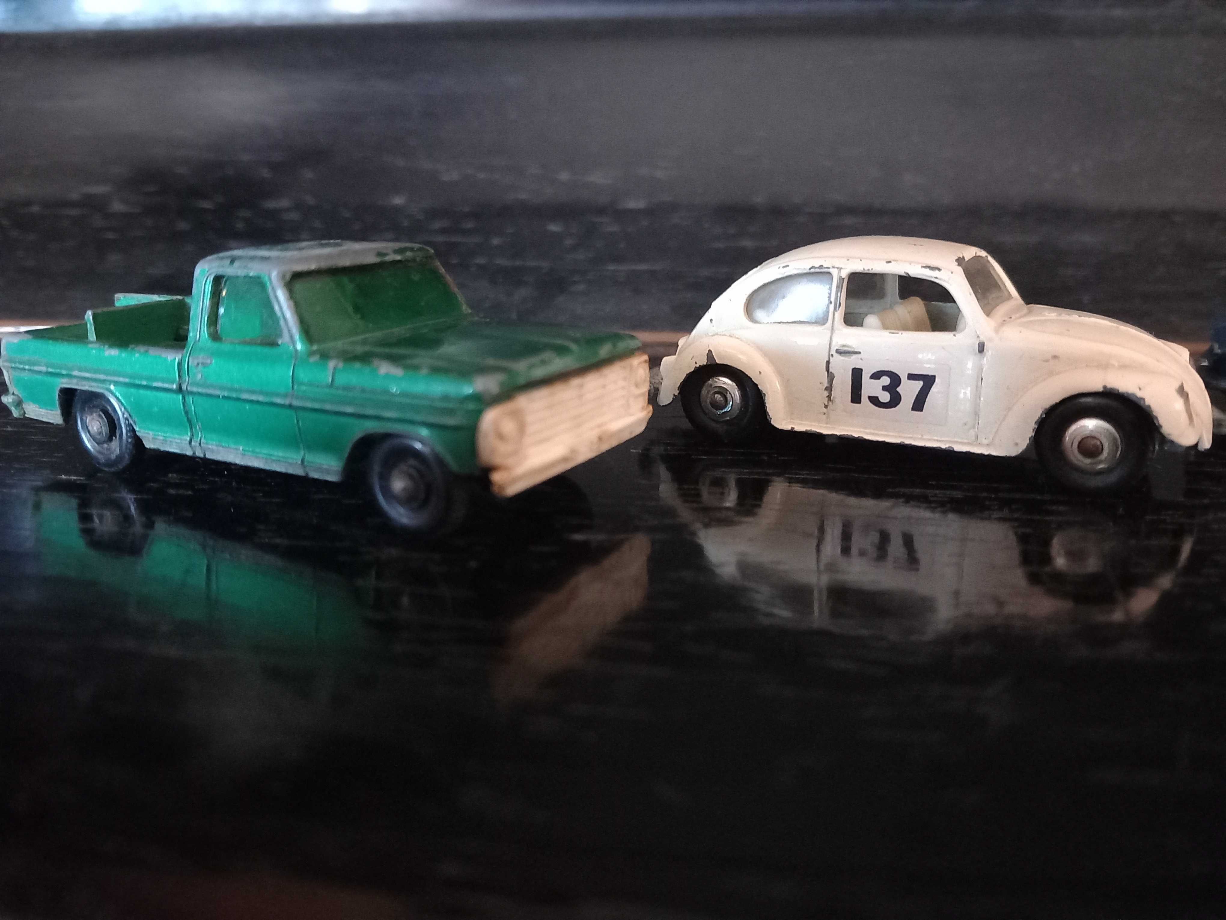 Pequenas e antigas miniaturas vintage de carros Matchbox