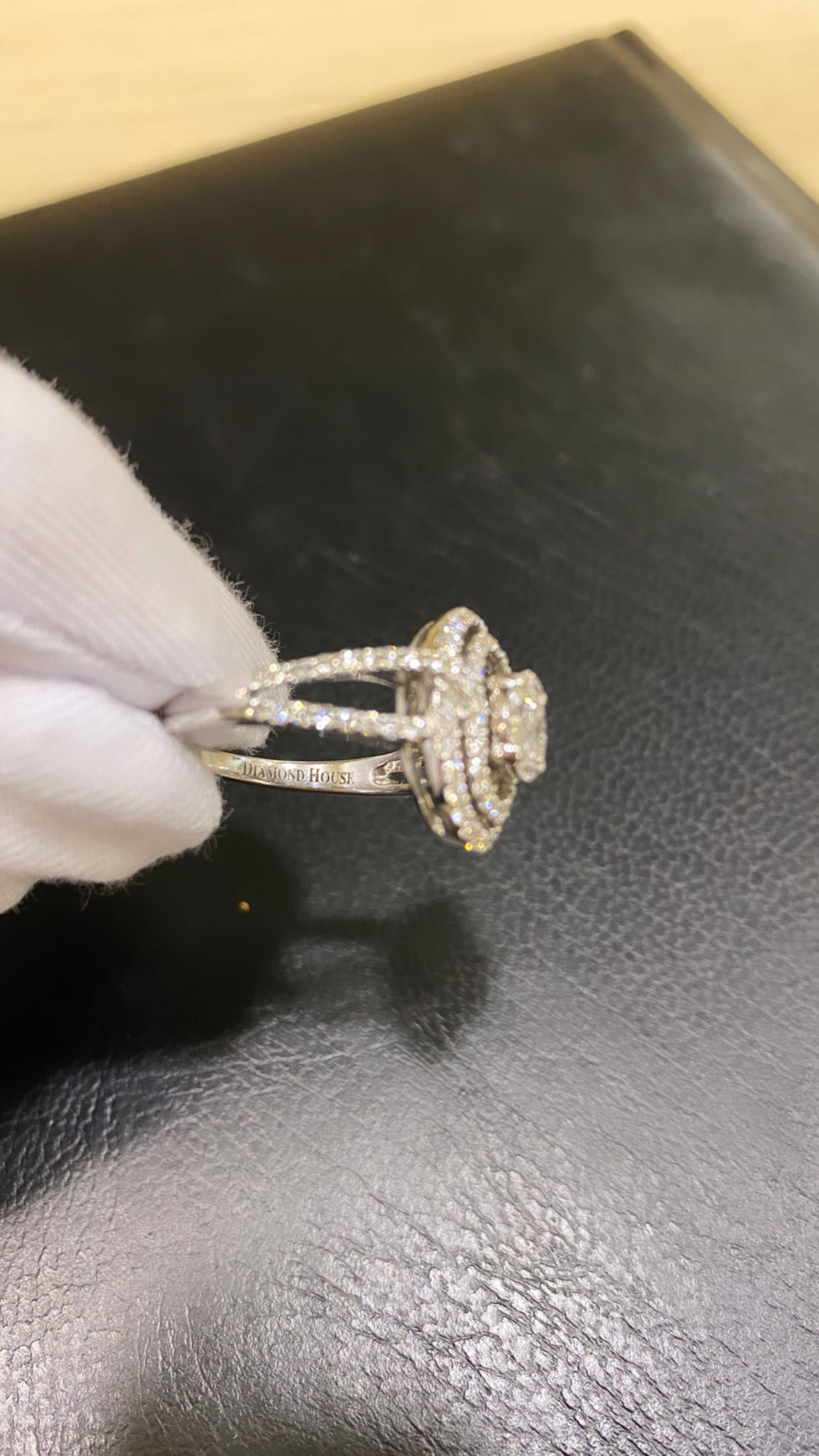Кольцо из белого золота с брильянтами