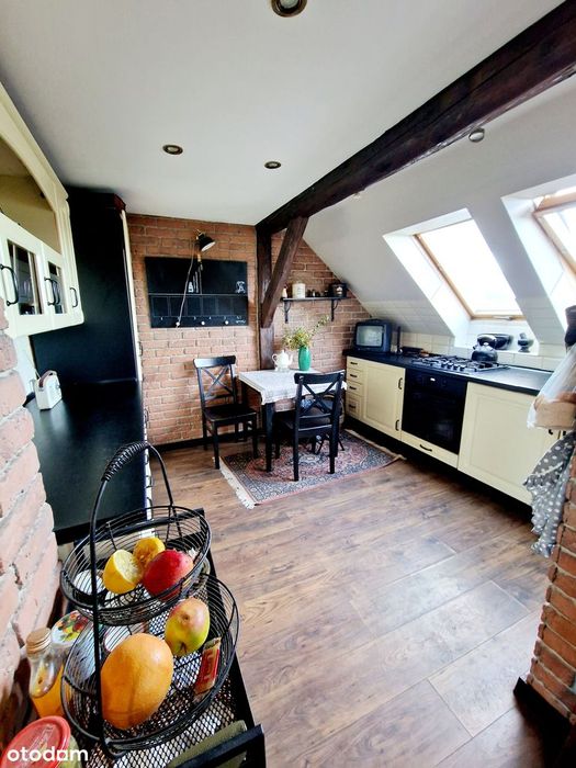 Na sprzedaż wyjątkowe, loftowe mieszkanie z antresolą i ogródkiem.