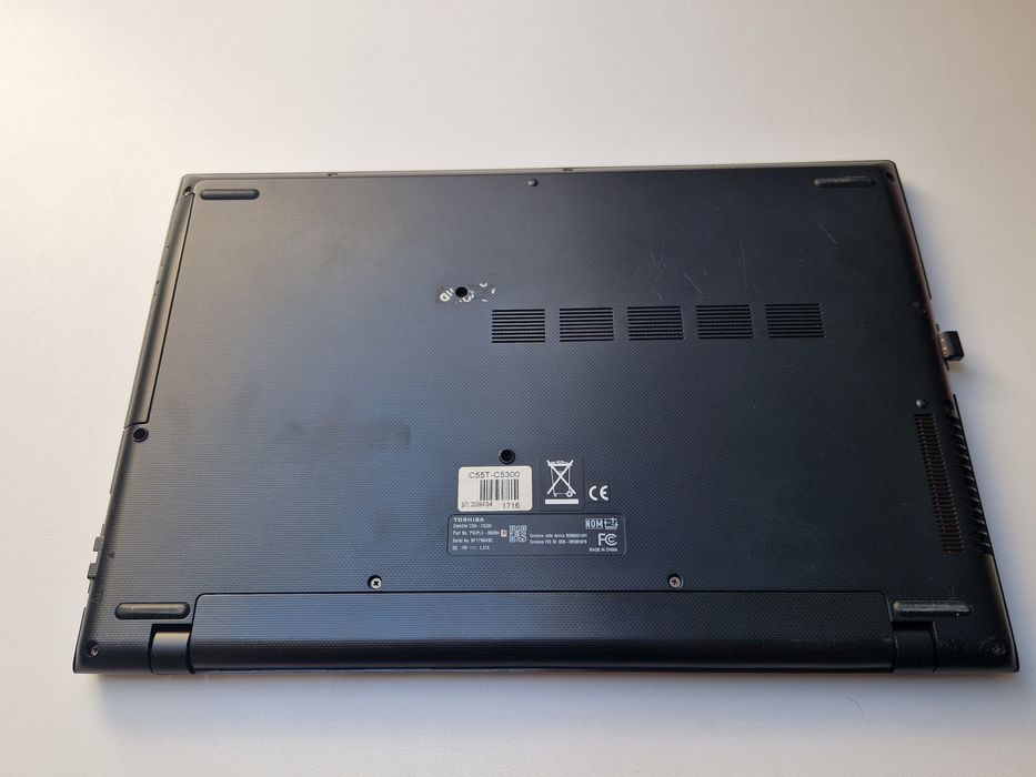 Toshiba-laptop lekko uszkodzony ekran