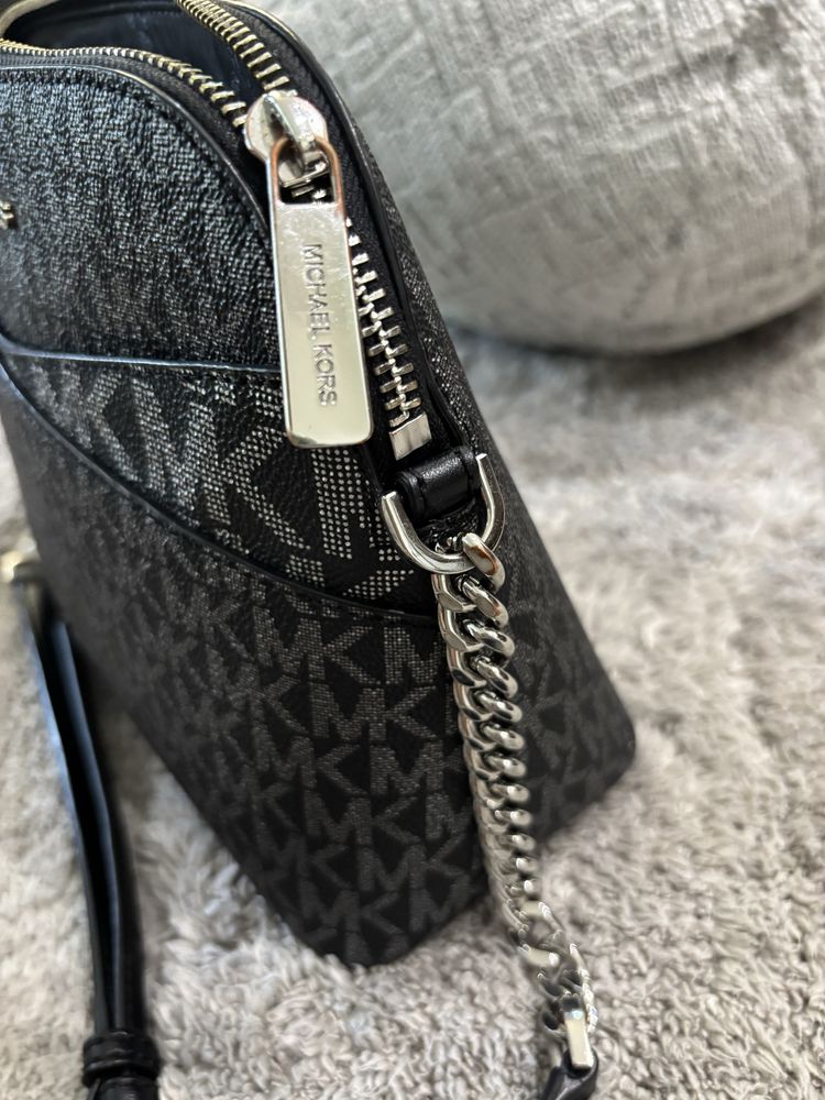 Torebka skórzana Michael Kors z logowaniem