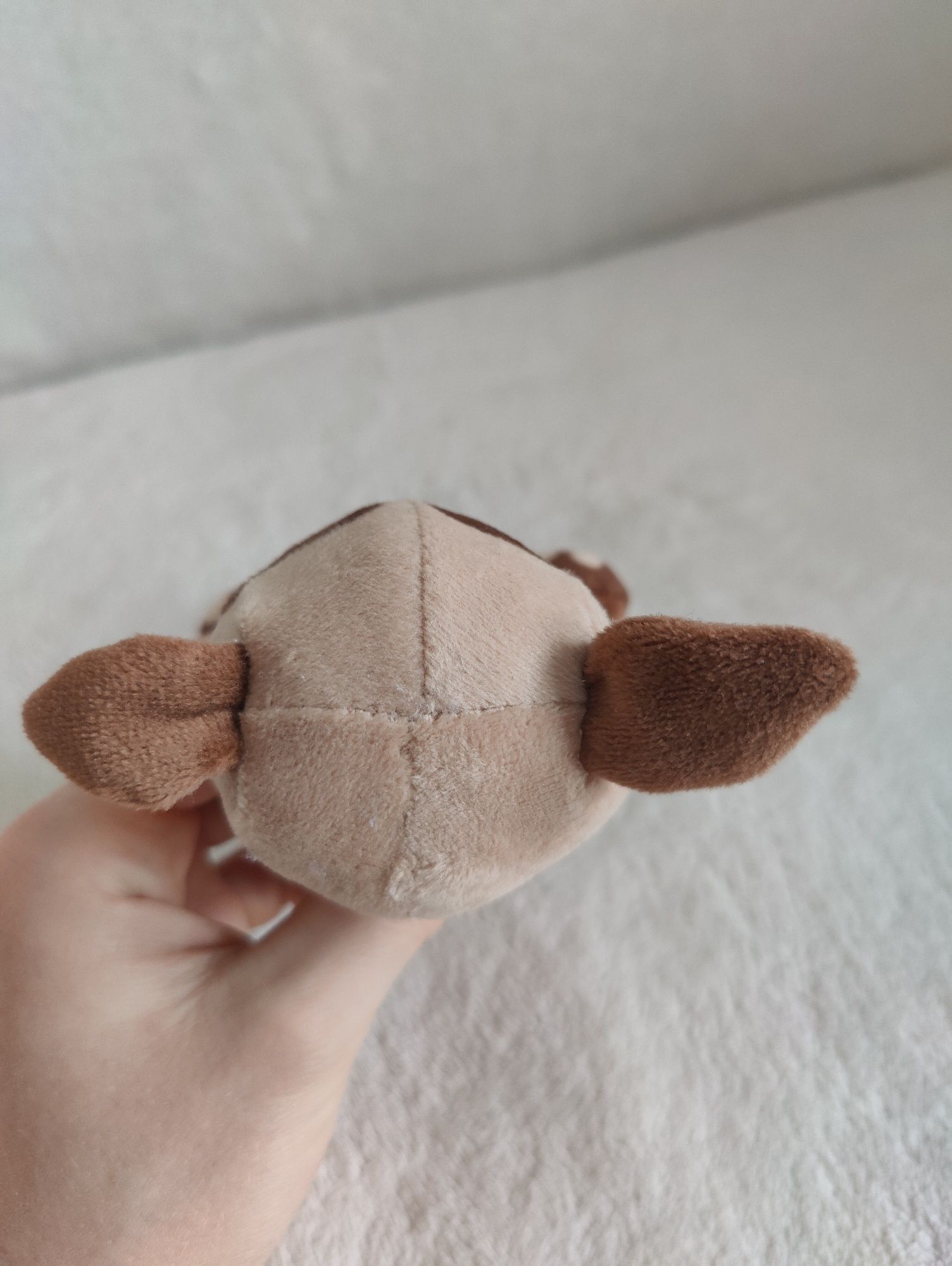 Buldog mops piesek Beau ojo kula jajko niespodzianka oczy brokatowe