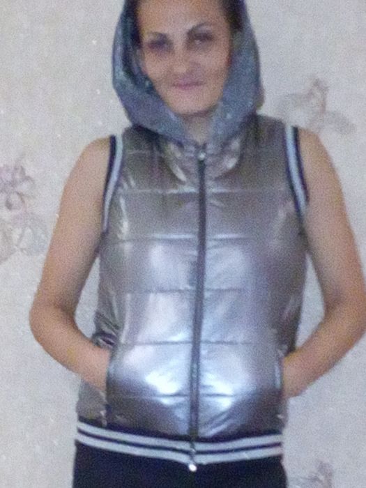 Продам женскую желетку
