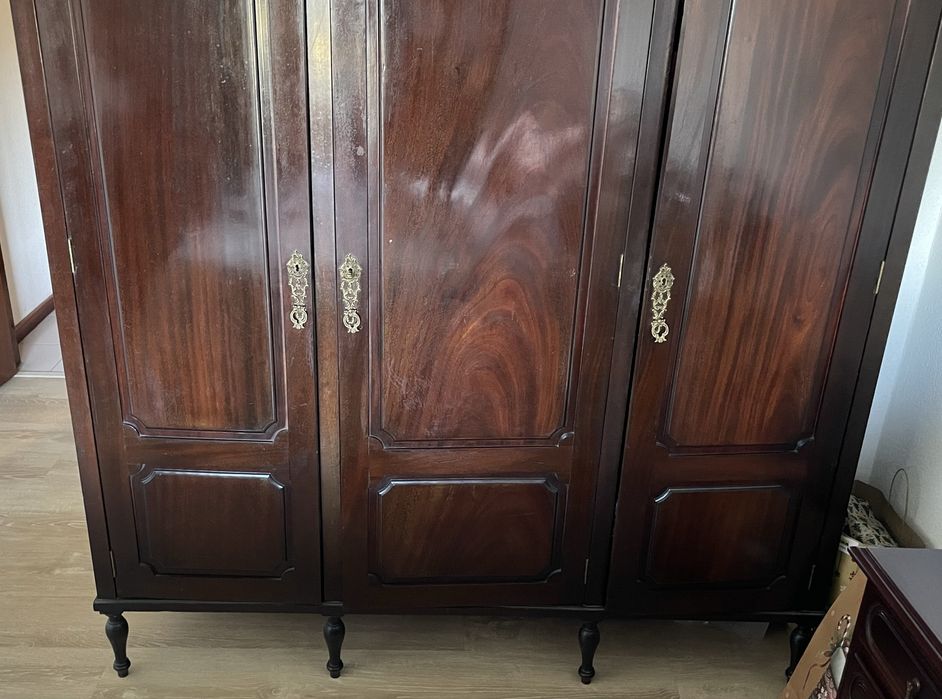 Mobilia de quarto em madeira