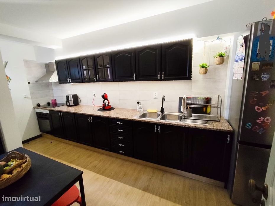 Apartamento T3 VN Cacela com varanda e excelente localização