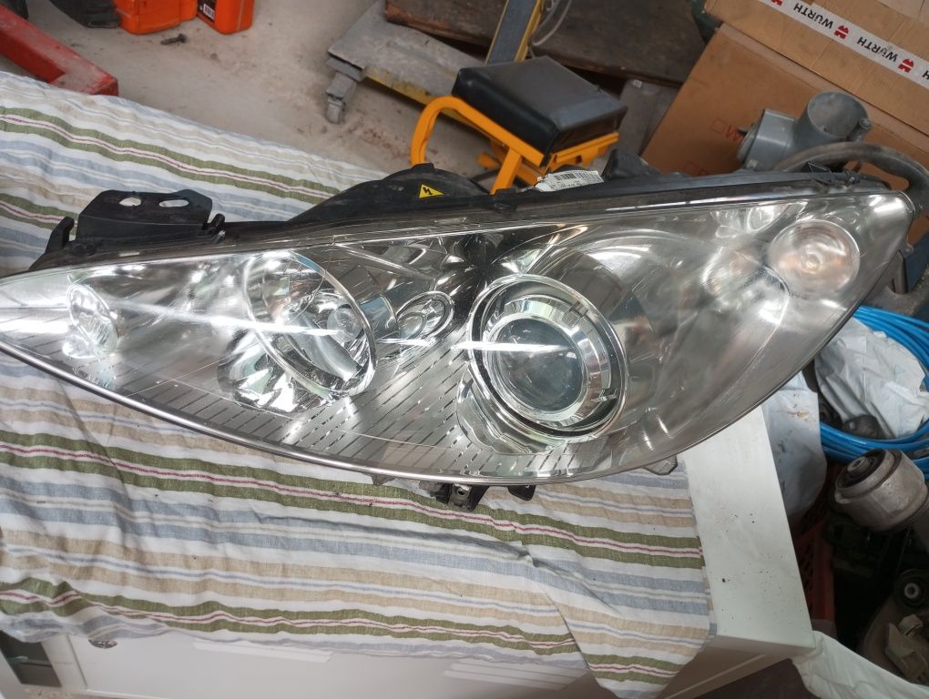 Farol direito e esquerdo do Peugeot RCZ
