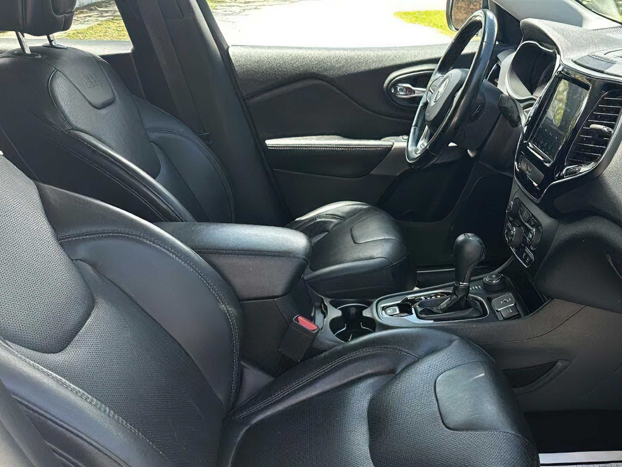 Jeep Cherokee      2019