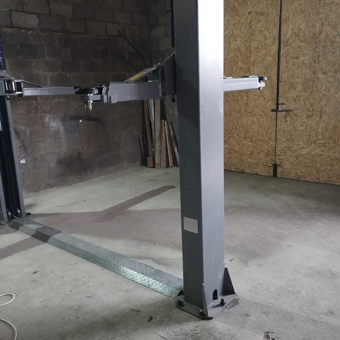 Підйомник гідравлічний 2х-стійковий 4 тони One Tech NT-B4000 220V 380V