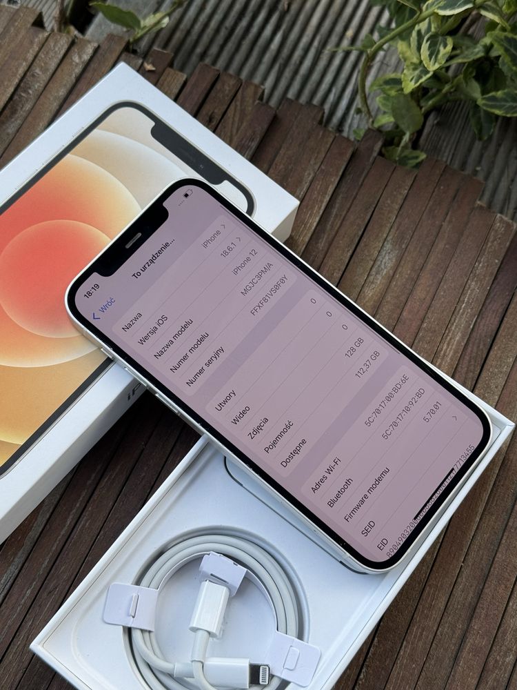 iPhone 12 Biały.
