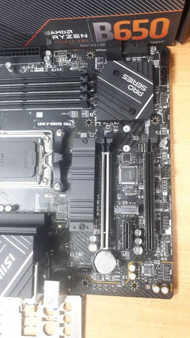 Материнська плата MSI PRO B650M-A WIFI