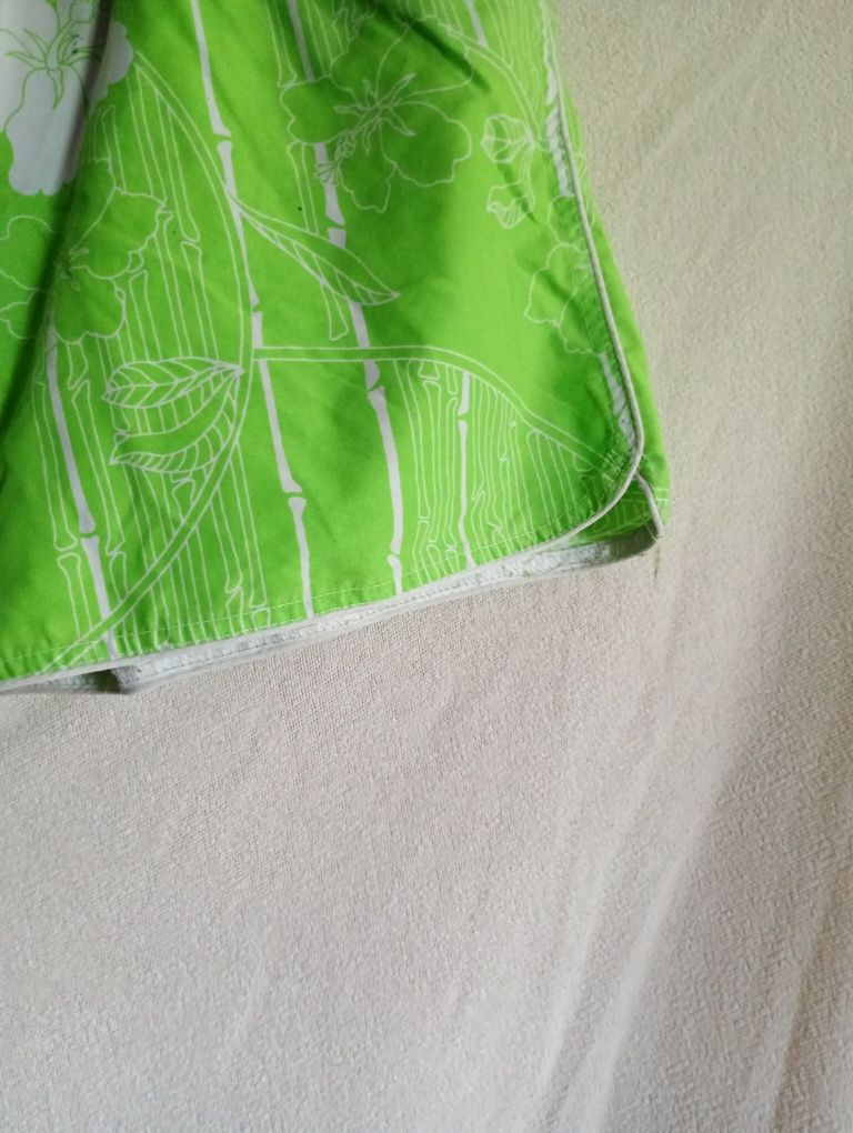 Zielone większe szorty