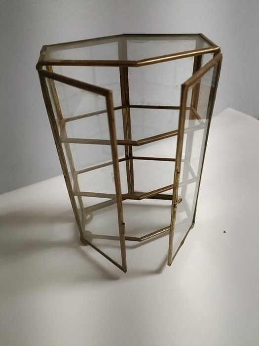 Armário de vidro para miniaturas
