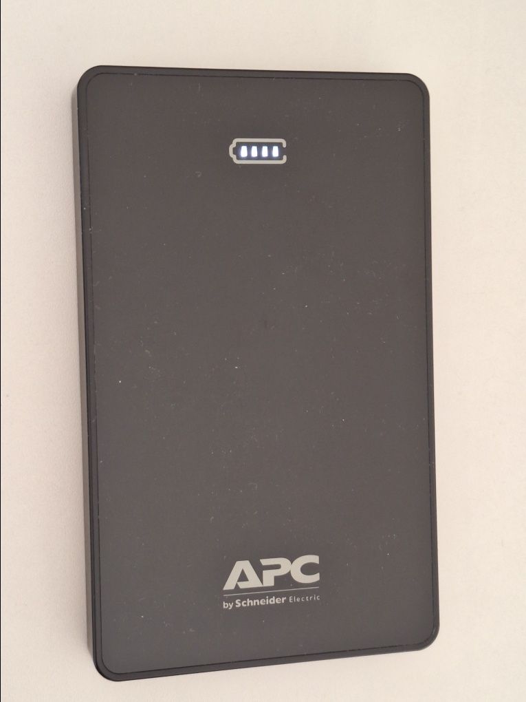Carregador de telemóvel portátil - PowerBank da APC de 10 000 mAh
