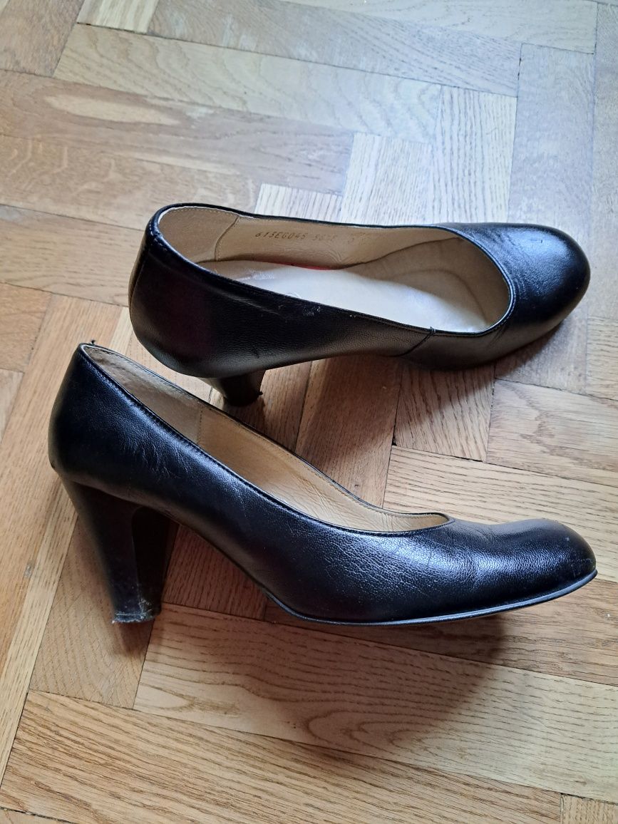 Czarne buty na obcasie, klasyczne czolenka Rylko 38.5