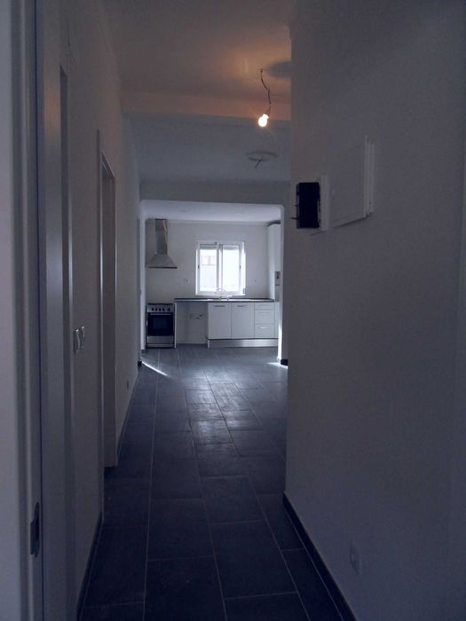 Baixa da Banheira T2, junto da estação de comboios e Bus