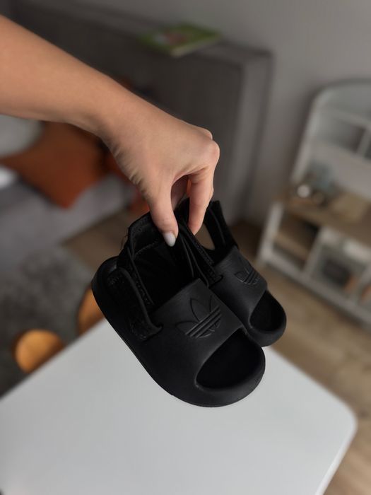 Пантолети adidas дитячі 25 р.