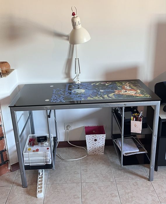 Secretária em bom estado