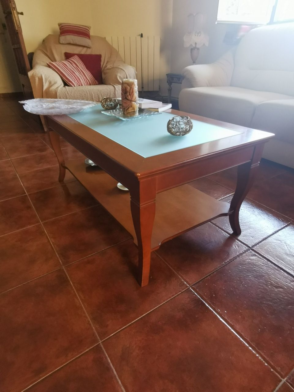 Mesa de sala com tampo de vidro