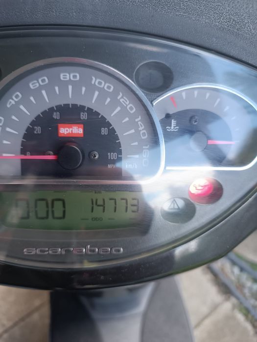 Skuter Aprilia Scarabeo 125 ładnie utrzymany skuter z kufrem.