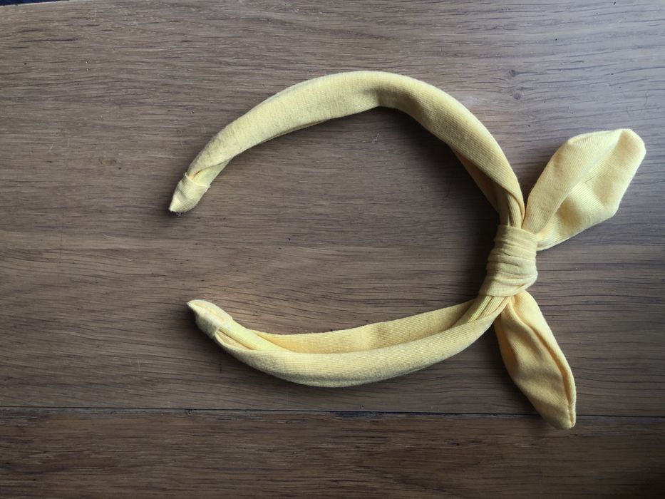 Bandelete com laço amanarela