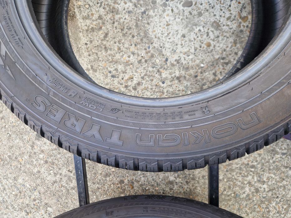 Зимові шини, резина 235 55 R18 Nokian (Нокіан) 4шт.