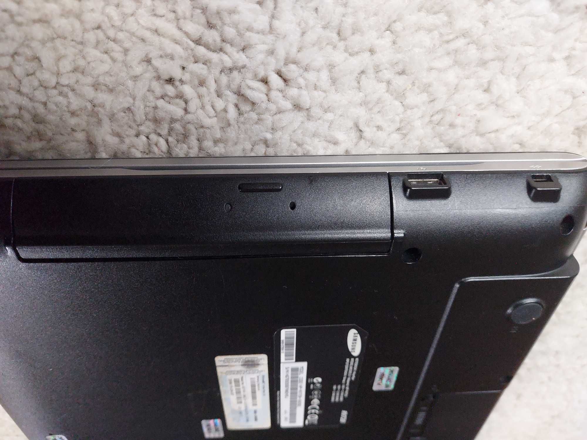 Laptop Samsung NP-RV720-S03 17.3" Core i5-2410M GeForce GT 520M