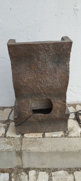 Fonte de água 50x25x21. Impecável. Em Loulé.