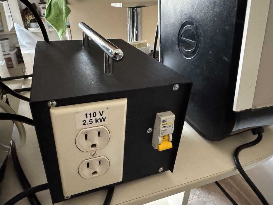 220Vна 110V трансформатор,2,5Kw,перетворювач,адаптер