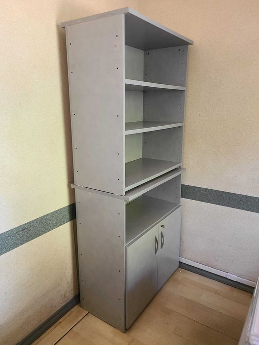 Продам офісні меблі:столи,шафи,стелажі,тумбочки,сейфи